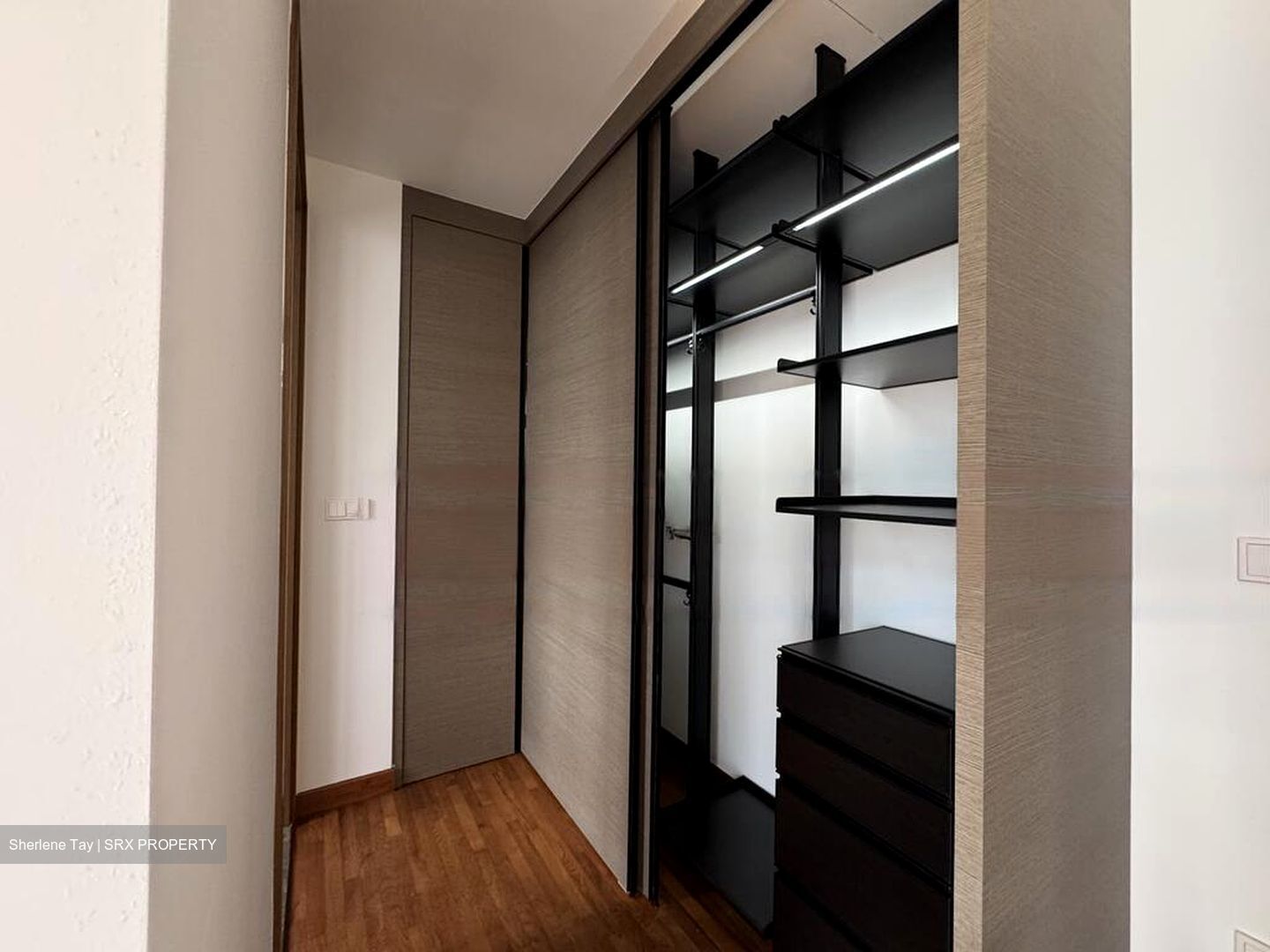 Sunrise Avenue (D28), Terrace #484923341